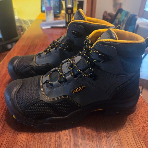 NWT KEEN New Men\'s Logandale 6\